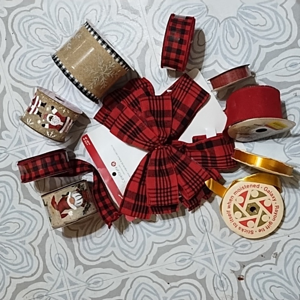 Ribbon and Bow Christmas season wreaths decorations decor plaid Santa gnomes Box
